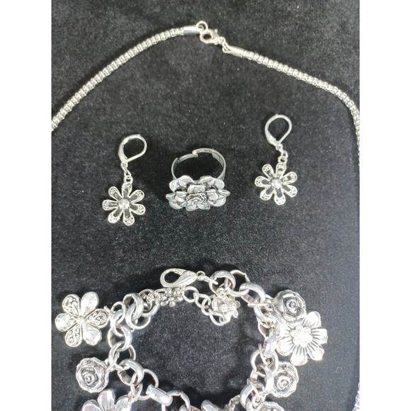 Flower Rhinestone Necklace Bracelet Earrings Ring Pendant Silvertone & Black Set - Picture 5 of 7